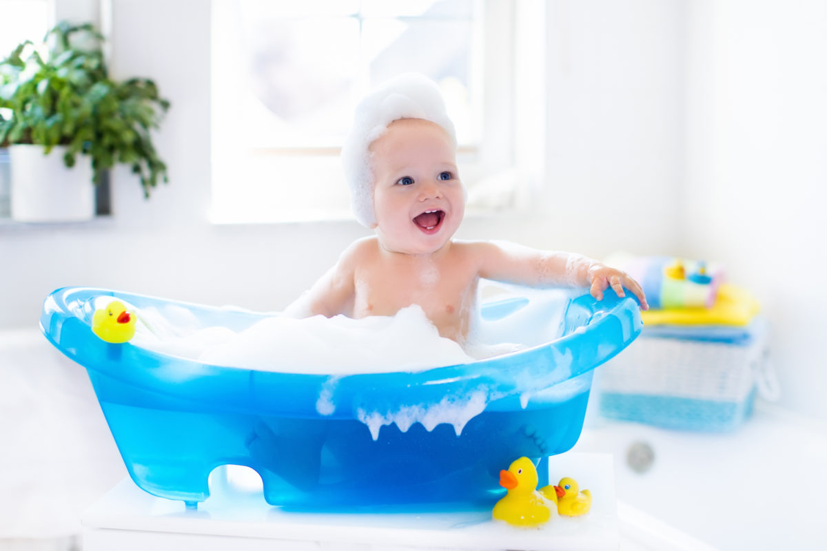 Conseils pour bien faire la toilette de bébé - Bons plans de maman